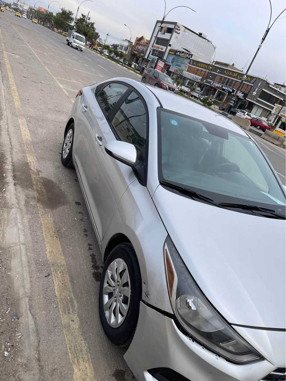 اكسنت ٢٠١٩ امريكي
رقم و مكان كركوك 
السيارة اي عيب بالمحرك و الگير و الكهربائيات ما بيها 
و مداريها على الاخير من ناحية السيرفس
الحدادية و التايرات و الصدر بشهر ال٦ سويتهن 
 بالخارج بيها ٤ قطع جهة السكن صبغ
و متصلح بالامارات الصندوق بس (الصور بالمنشور) 
عيبها الوحيد الصندوگ لونه جارد
ماشية ٧١ الف ميل يعني ١١٤ الف كيلو
السيارة شغالة و كاملة مكمل اي نقص ما بيها مجرد كسر بسيط بالدعامية الامامية 
السعر ١١٠ و بيه مجال اذا طلع بيها شي زايد
رقمي *********** 
متواجد واتساب و فيسبوك كركوك, العراق
