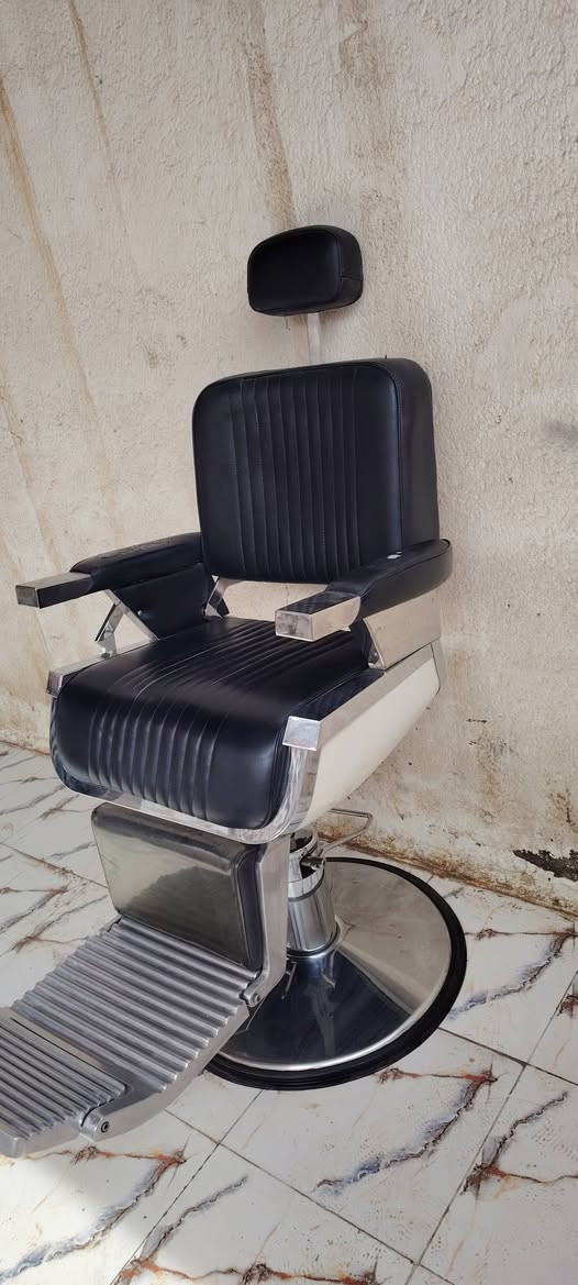 السلام عليكم كرسي حلاقه معه بتكير ومتكير  مكان بابل مدينه القاسم *********** ***********
