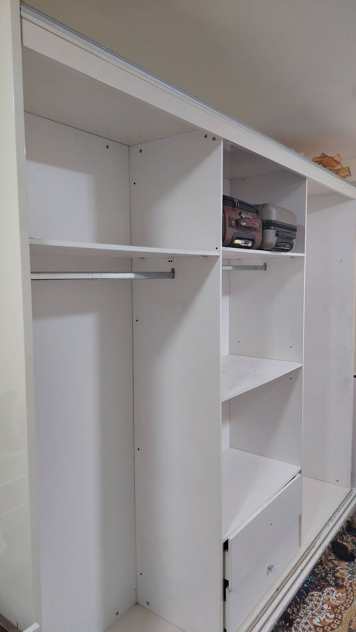 كنتور إيطالي للبيع  ثقيل جدا الطول ثلاث٣ أمتار أبواب سلايت جرارات هايدروليك
السعر 175 المكان المشراق
***********
