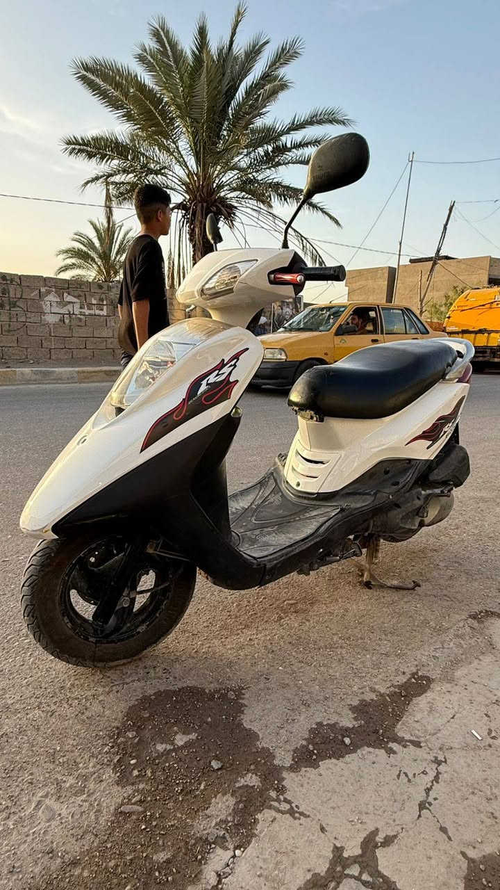 السلام عليكم.. دراجه بريز للبيع كل نقص مابيها وكلشي شغال بيها كهربائيات سلف هندر شلعتها ومعدلها خير من الله الدراجه مجفته بوشه وبستم فقط وكفراتها مبدله تجاريات مكانها بغداد المدائن 
***********
