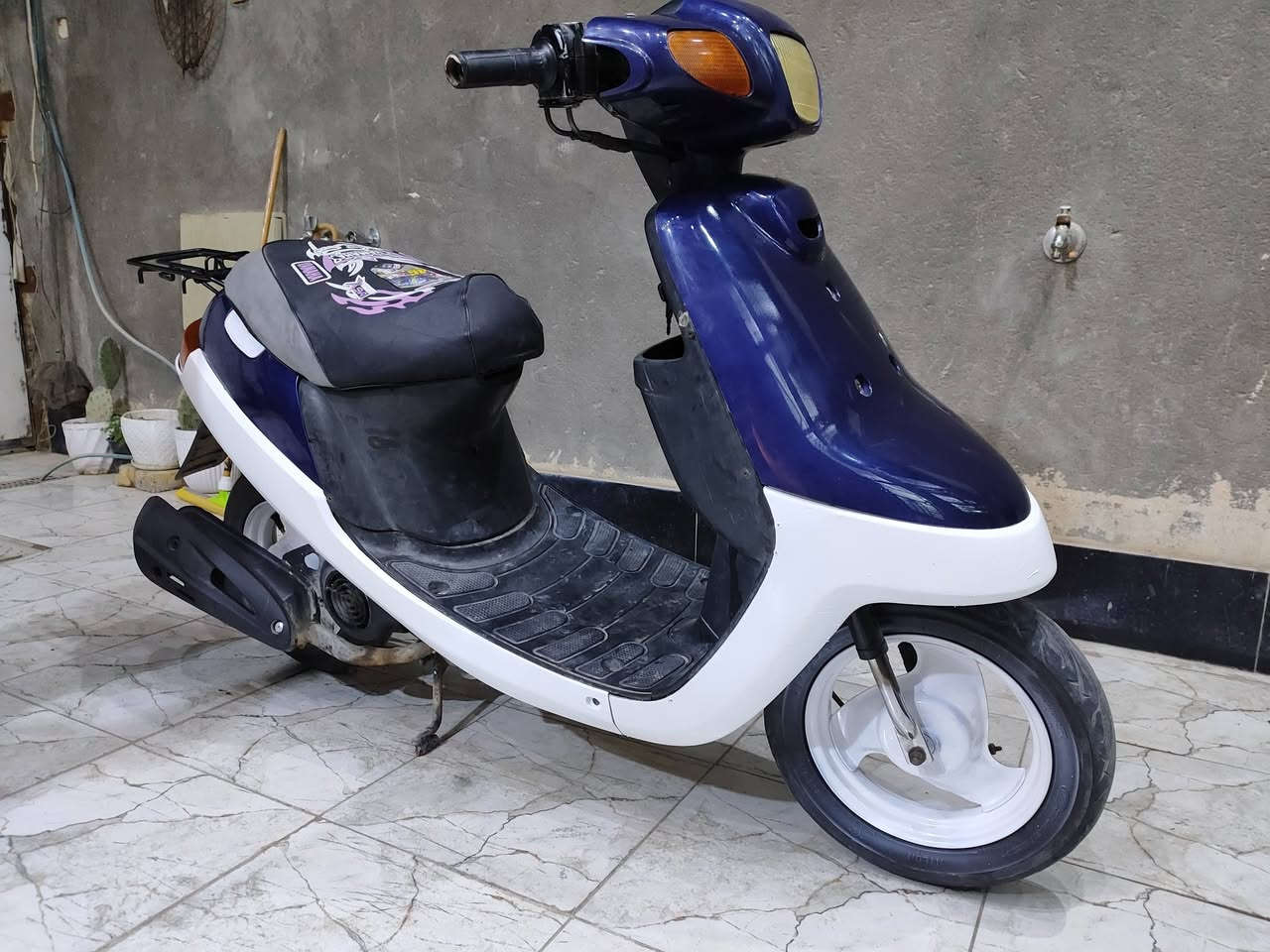 السلام عليكم 
بترا نضيفه كهربائيات كامله شلعه ومعدل مكينة ياباني ناعمة 
نقصه فقط باتري السعر 275 وبيه مجال، مكان ناصرية مركز ***********
