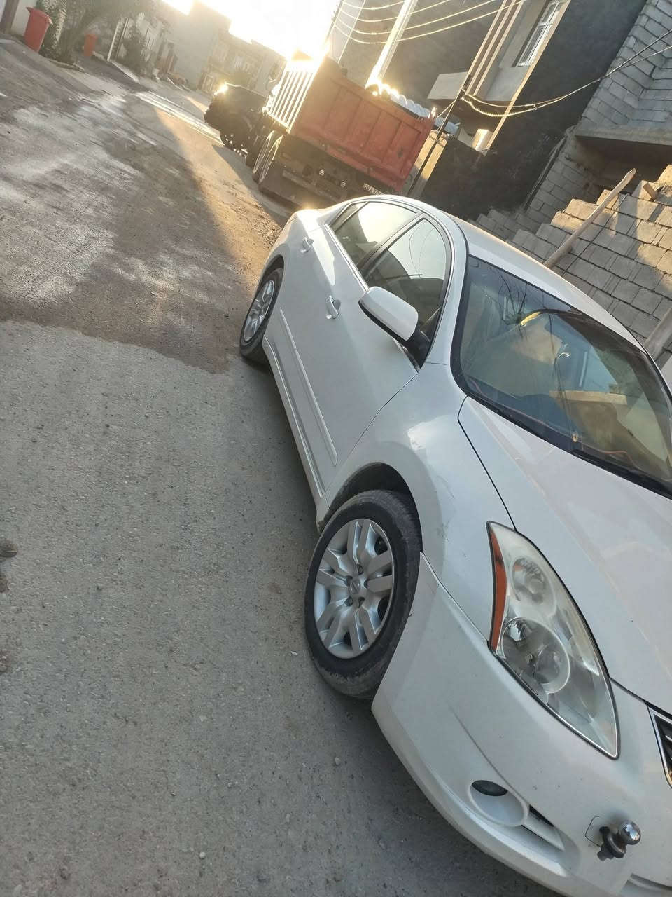 سلام عليكم نيسان التيما 2012 السيارة خير من الله كير ومحرك وصدر خلفي وامامي مكفولات بيه فقط باب السايق صبغ الداخل نضيف السارة تأخذه متصرف عليه ربع دينار العنوان بعقوبة تقاطع القدس ***********
