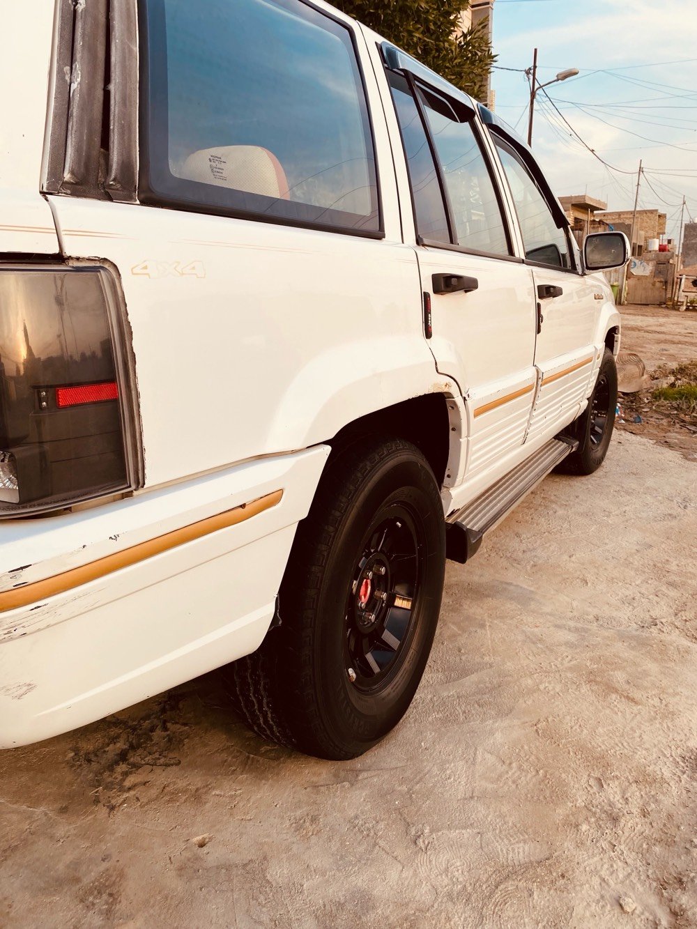 جيب شيروكي موديل 1995 السياره جاهزه من كلشي كير مكينه بطه 2500 السياره بأسمي ومشروع وطني مكاني بغداد ابو غريب *********** 