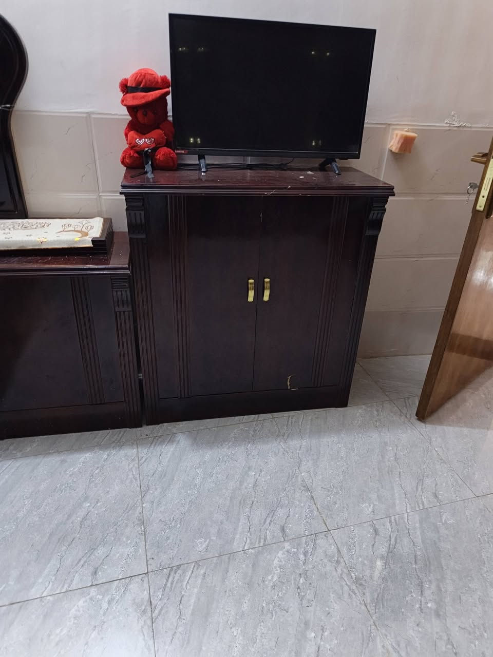 غرفه نوم للبيع ماصارلها هواي متروكه *********** السعر خاص
