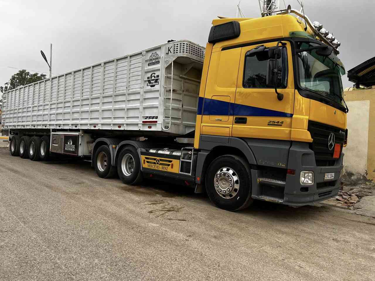 السلام عليكم اكتروس 2008 حجم 2544 سنكل خلفي مزوج بلادي فول عدا الكامرا والحساس عربانه حدادة الجرف خالد الجنابي موديل23 شاصي 16 دناكير14 جتف 7طول 13،60 ارتفاع190 مربوطه وجاهزا تخم تاير راس وعربانه 
ديالى خان بني سعد ***********
