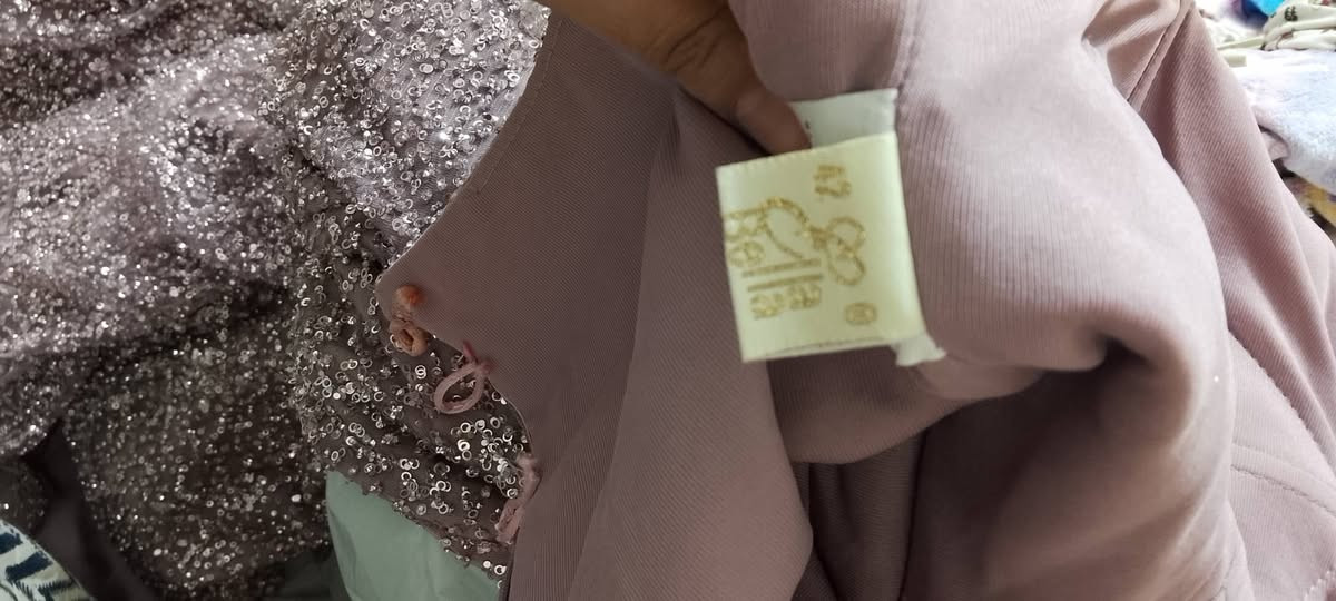 سلام عليكم عندي هذا الفستان للبيع سعره 30 عنوان بغداد الحريه


**إذا كنت صاحب هذا الإعلان وتريد حذفه لأي سبب، رجاءا أرسل رسالة إلى الدعم الفني**