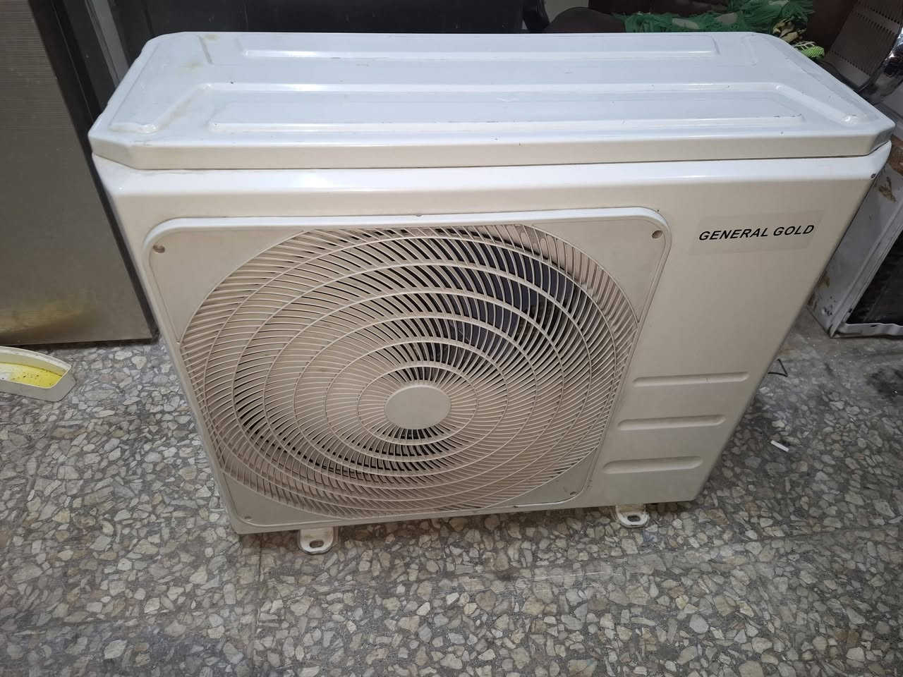 السلام عليكم
سبلت نوع جنرال 2طن مستعمل نظيف وكامل الاغراض 

السعر 300للاستفسار الاتصال على الرقم التالي ***********العنوان حي اور
