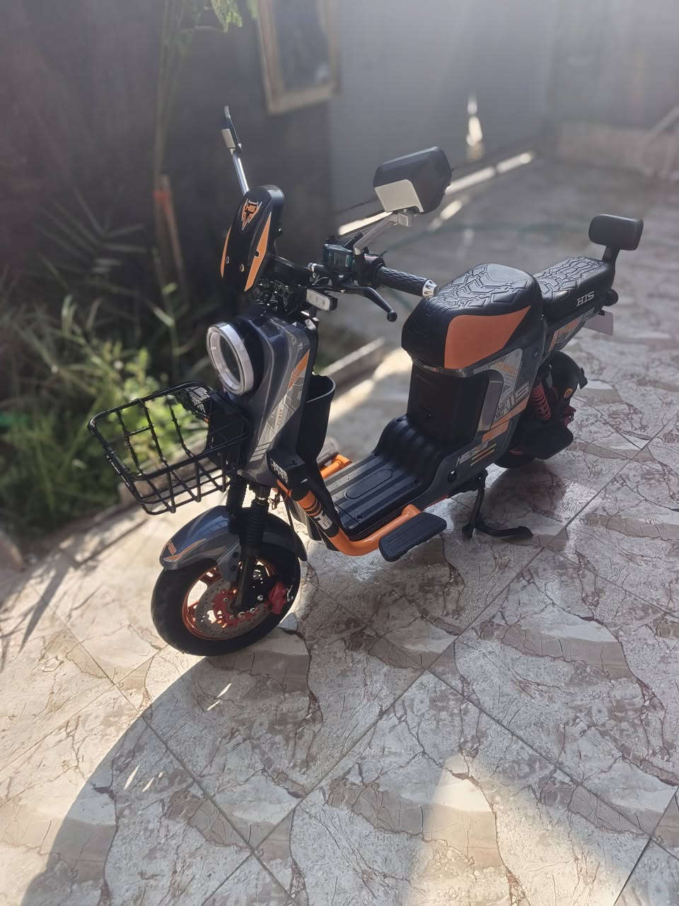 سلام عليكم ورحمة الله دراجة شحن 2025 بطاريات ما مستخدمة هواي استعمال كلش قليل دراجة حلوة ونظيفة 
دراجة مابيها اي نقص 
كلشي بيها شغال 
تايرات چوبلس 
مكاني ذي قار سوق الشيوخ الشموع 
السعر 575 وبيها مجال قليل 
للاستفسار الرقم ادناه 
***********
