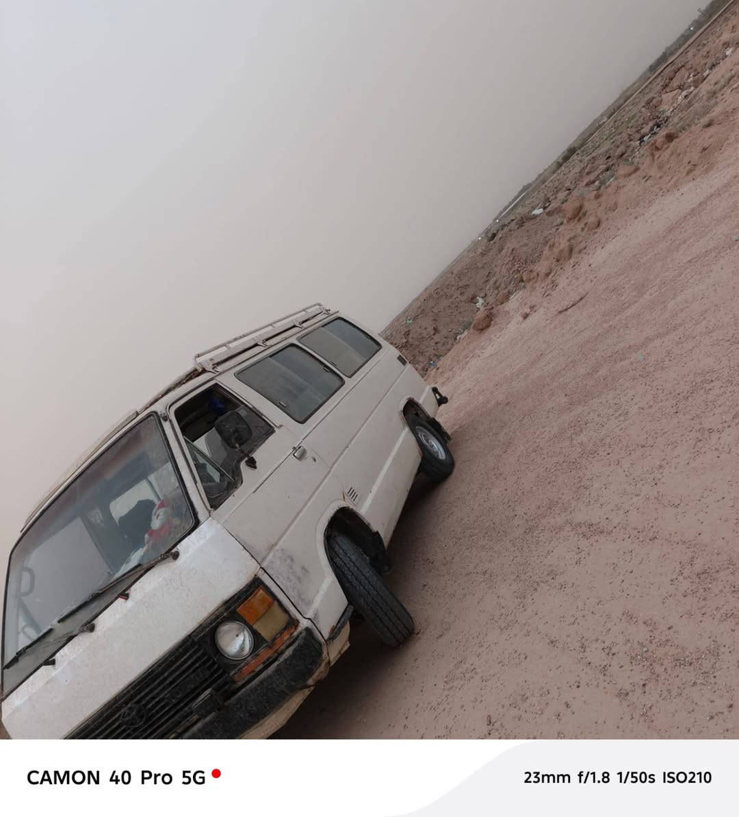سلام عليكم هايسه تيوته للبيع موديل  85 جديده المحرك اكسن كير مكفولات بدون تحويل الرقم *********** السعر .3 ملايين 300 الف
