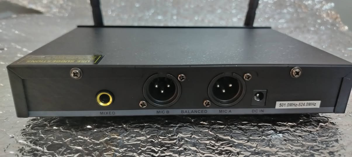 السلام عليكم ورحمة الله وبركاتة خدام الحسين مايك لاسلكي مع نك مايك مع طوگ يتخله بالرأس مع قطعه تتشكل بالنقاره اوالبوقي يخدم اهل الزنجيل اهل المواكب اهل التشابيه قطعه جداً راقيه امتياز الماني مده حقيقي 150 متر باله جديد بكارتونته وجيسه مامستعمل الكبسوله مال المايك من شركة شور المكسيكيه صوت ونقاوه ودفع كلش راقي بمعنى الكلمه اي استفسار هذه رقمي *********** اخوكم ملا عصام الكربلائي
