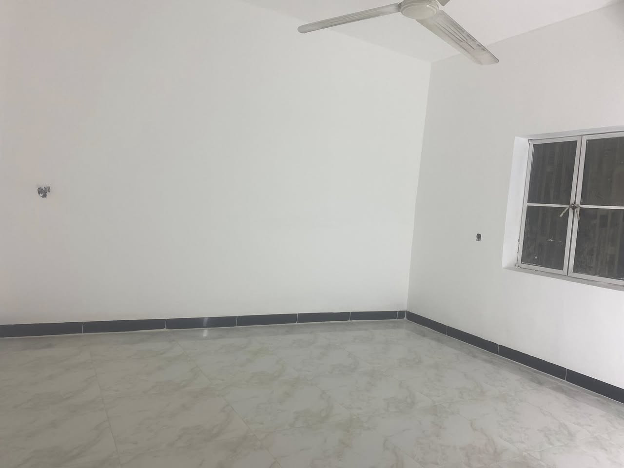 السلام عليكم
صباغ متفرغ للعمل صبغ كافه الاصباغ 
وكافه الديكورات 
جبسن بورد 
بديل رخام 
بديل خشب 
بديل حجر
واسعارنا مناسبه جدا 
متوفر وتساب
للاتصال***********
