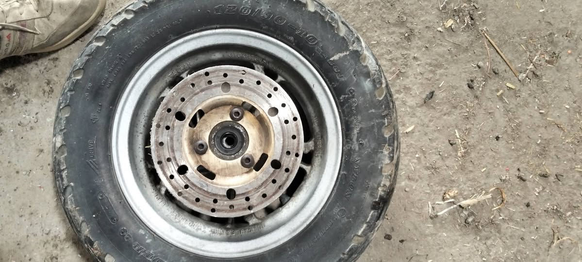 السلام عليكم شباب وياله ويل ابو رياضي لون رصاصي  النجمه اصلي اصلي مختم دايوان بكل الويل مال سكنس عام سعر ١٢٠وبيهن مجال قليل ماوكو رخص من هيج رقم الهاتف *********** العنوان بغداد المشتل
