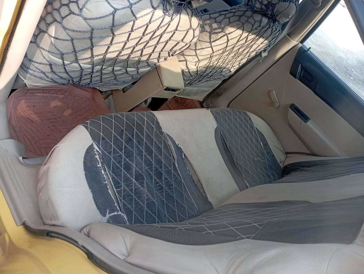 افيو خليجي 9 رقم انكليزي بسمي سنويه جديده هزه جديده مصفره هيئه وغرامات مابيها حادث مكينه وكير مكفولات معروضه 45 مكان السياره بالحله ***********
