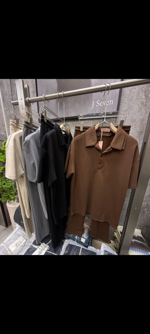 الأناقة مو خيار الأناقة اسلوب حياة 
تراك ياخه ماركه خامه اورجينال 
متوفر اربع الوان 
قياسات L XL XXL 3XL
السعر 25 الف 
عنوان محل حي السكك شارع جامع النور مجارو صيدلية سنبله 
للحجز والتواصل دايركت 
يوجد خدمه توصيل لكل العراق


**إذا كنت صاحب هذا الإعلان وتريد حذفه لأي سبب، رجاءا أرسل رسالة إلى الدعم الفني**
