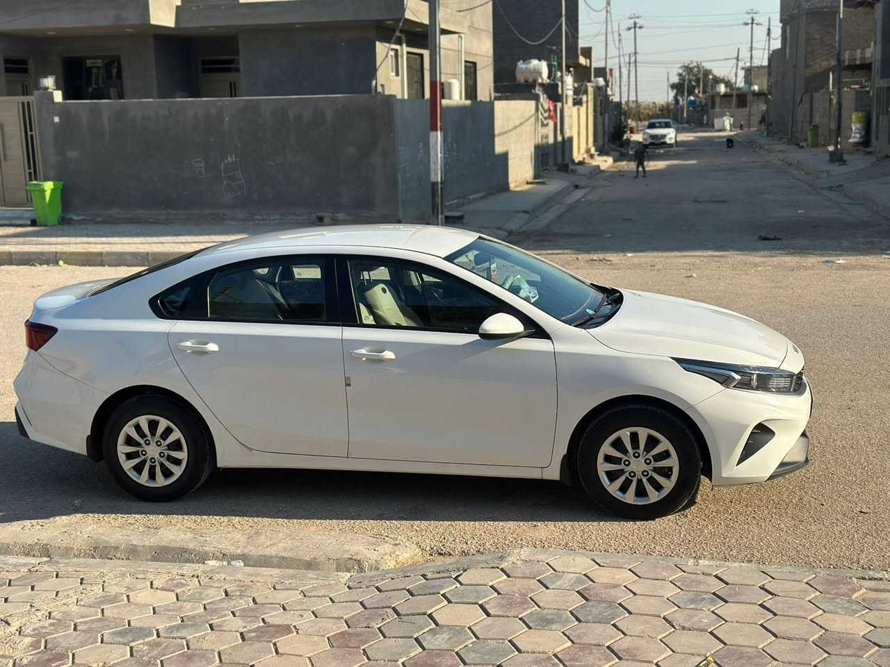 سلام عليكم 
للبيع سيراتو مديل 2024 
مكفولة كفالة عامة 
مكينة 2000
ماشة ٦٠ 
كشنات مخمل 
المكان السيارة واسط الصويرة 
للستفسار 
***********
