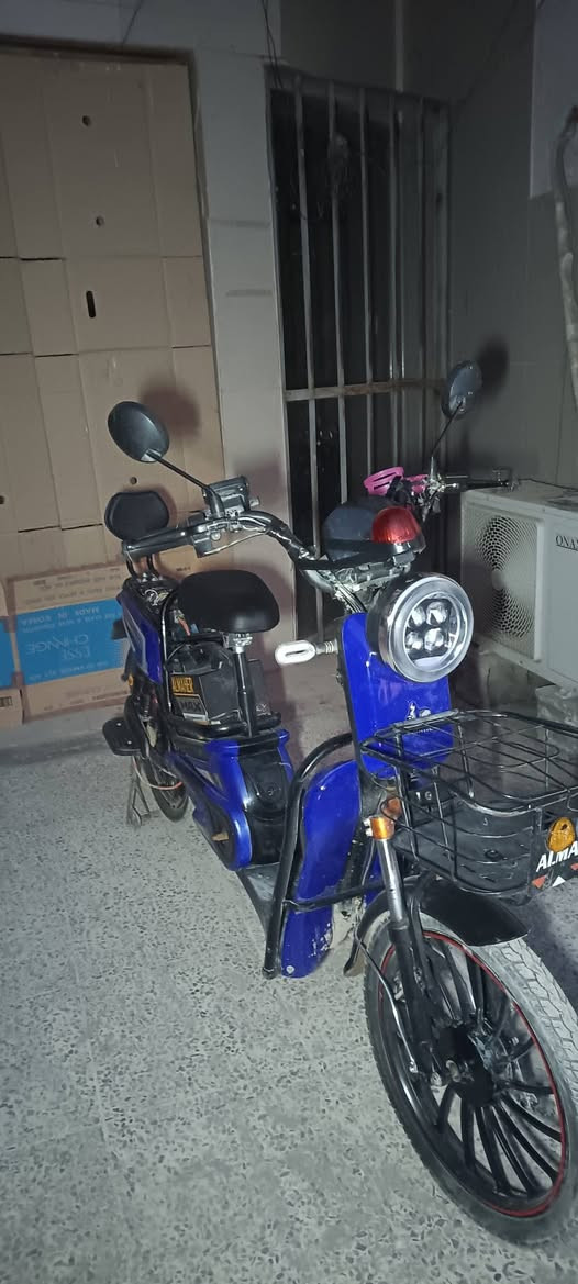 دراجه للبيع فقط كشن خلفي ماكو شحنتها موجوده سويجها موجود 5 بطاريات سرعتها 60 السعر 400 قفل للتواصل ***********
