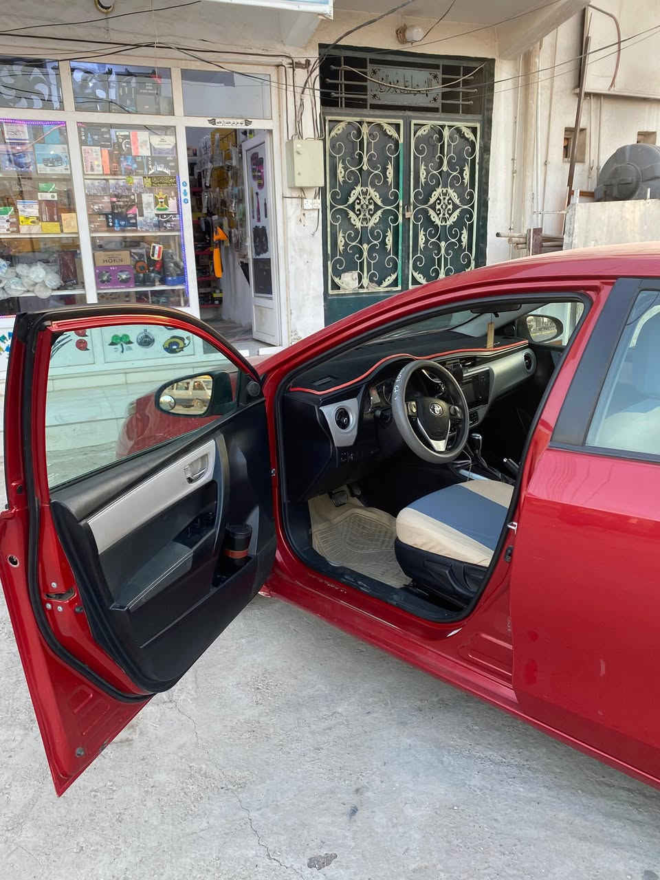 المكان بعقوبة 

كورلا شبه كلين 
مازدات جديد
راديتر تبريد جديد
راديتر تدفئة جديد
تايرات جديد
دوشمة جديد 
صدرها حديد
سيارة نظيفة جدا مال بيت 
اريد اشتري اكبر لذلك اريد ابيعها تعال اخذها وافحصها كهربائيات ومكيانيك وين ما تريد.

السعر 138 ورقة  راسلني خاص او واتس على الرقم ***********
