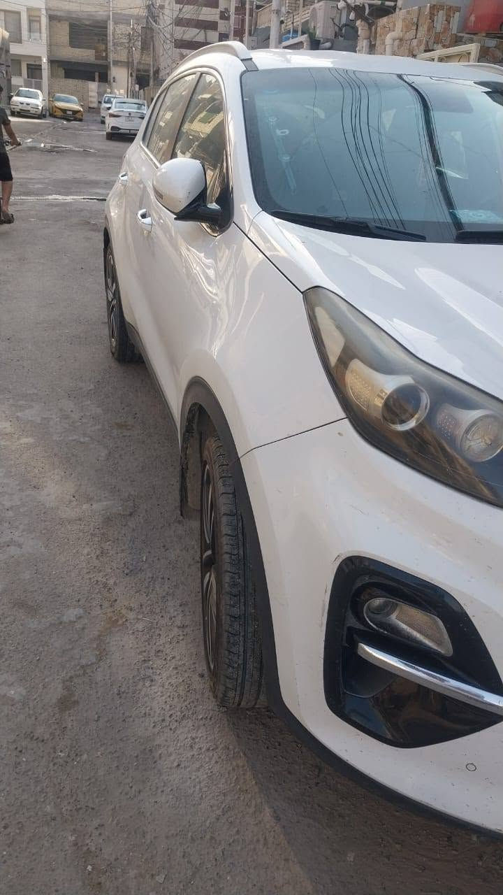 سبورتج. للبيع موديل ١٩ مكفوله من صبغ وتبديل لكن فيها طخات بسيطه بأسمي السياره السعر ١٩٠ وفيها مجال *********** عنوان سياره بغداد جديده
