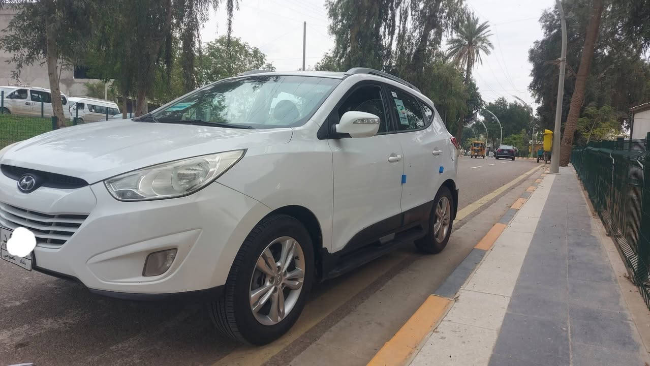 السلام عليكم
توسان 2013 خليجي رقم بغداد 

ماشي 100 الف حقيقي

محرك ٢٠٠٠ دوش

كير محرك صبغ كفاله عامه 

تبريد  وثلج

مواصفات معروفه... 

ديالى بعقوبه 

رقمي ***********
