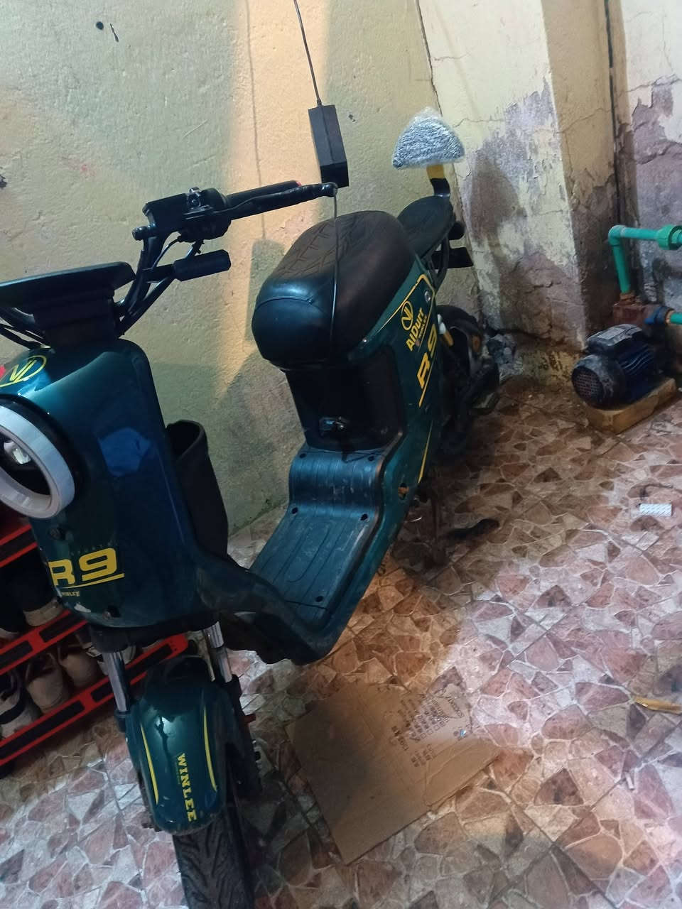 السلام عليكم دراجه شحن للبيع موديل 25 لون زيتوني بطاريات خمسه 32 امبير سرعه 99 دراجه نضيفه سعر 390 وبيها مجال قليل العنوان بصره ابو خصيب حي العسكري للاستفسار *********** واتساب رصيد
