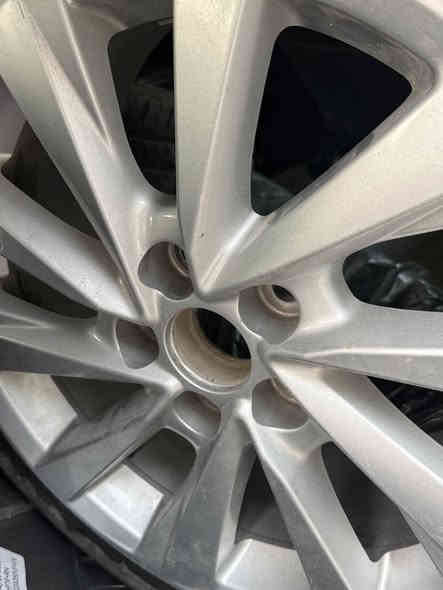 تخم ويل كامري حجم 17 هوه وتايراته بس واحد طاك الويل جديد ونظيف كلش العنوان البصره المطيحه سعره 325 بي مجال قليل للاستفسار 
*********** اتصال 
*********** واتساب البصرة
