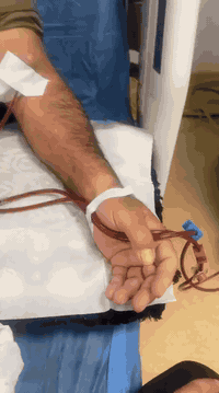 السلام عليكم
مستعجل بالبيع لاجراء عملية زرع الكلى للوالد كفاكم الله شر المرض 
لاندكروز ٢٠٠٤ محدث ٢٠٠٧ فول اعلى مواصفات 
محرك ٤٥٠٠ ستة سلندر العدل المرغوب 
رقم مشروع وطني باسمي تحويل ثاني يوم 
صبغ حزام بسبب الشريط الطابع 
كير مكفول ومحرك مفتوح 
سلايدروف 
حساسات 
شاشة وكامرا 
صدر كامل بدلته ع ايدي قبل ٤ اشهر يعني نظافته ٩٠٪
تدفئة تبريد ثلاث مقاعد 
منظومة صالنصة كاملة بدلتها جديدة 
تاير تخم يوكاهاما ياباني من تاير مول قبل ٣ اشهر تقريبا 
سيارة طلعت بيها دول ومحافظات سيارة اعتمادية وهيبة 

سلبياتها 
تحتاج بولش وتنظيف غرفة وبعض الترتيبات 
تحتاج منظومة غاز حتى تنسى موضوع الصرف٠٠٠

يشهد الله صارت علية بشدتين لان جناي وغراض كلها اصلية من شارع ٦ محل البركة بس العجز الكلوي وعملية زرع الكلى للوالد خلال هالايام خلتني اعرضها مستعجل ٠٠

سعرها ١٤٥ وبيها مجال حق الجية واللة يكفيكم شر المرض والقدر واسف للاطالة 
رقمي واتساب ***********
