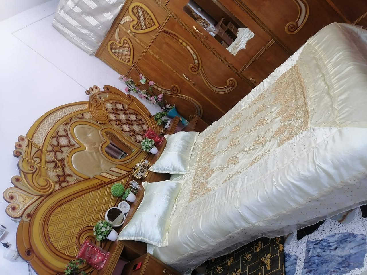 الســـلام عليكم غرفــــه اخشاب للبــــيع زلغ مابيهاا جديده الدوشگ وياهه لاستفسار او لاتصال على الرقم التالي 
***********
