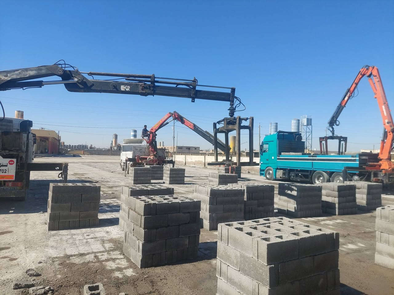 بسم لله يعلن معمل بلوك ابو غفران المعاضيدي عن سعار بيع البلوك ابو 20 ×40  450 الف دينار ابو 15 ×40 370 الف دينار ومن الله توفيق هاتف  ***********
*********** الفلوجة حي صناعي
