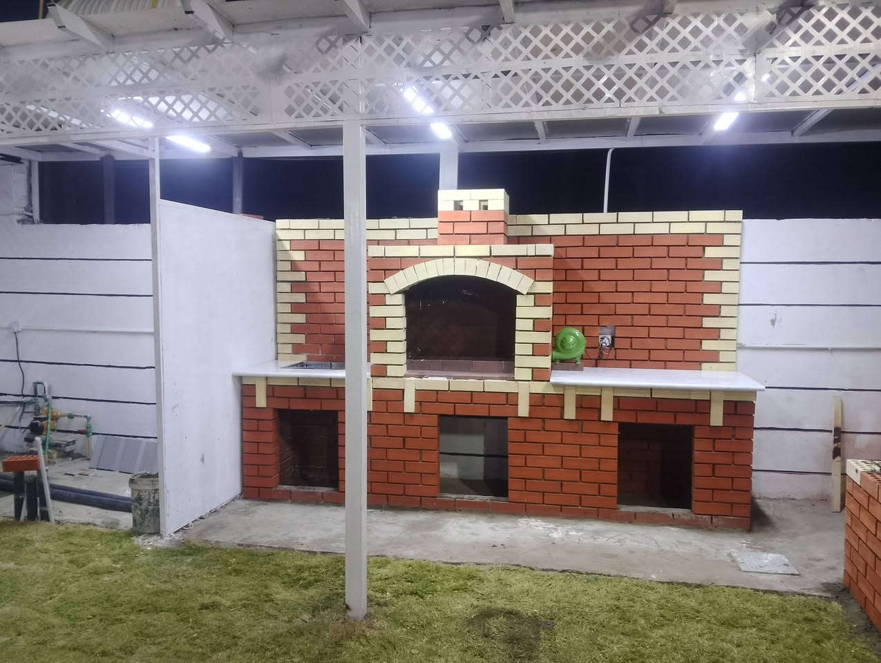 أهلا وسهلا بيكم نورتونا، 🌹
احنه موجدين حتى نوفرلكم احلا أجواء شواء ولمه عائليه مميزه
عدنه كلشي تحتاجون
1-تنور طين للخبز والشواء بروح التراث
2-شواية كباب بطعم يونس
3-فرن بيتزا ومناقيش العائله
4-شواية سمك مخصوصة للمسكوف العراقي الصيل
5-طباخ مخصص لتلبية  كلاحتياجاتكم
6-سنك غسيل للراحة والنضافة بعد الجلسة

للتواصل واتساب ***********
