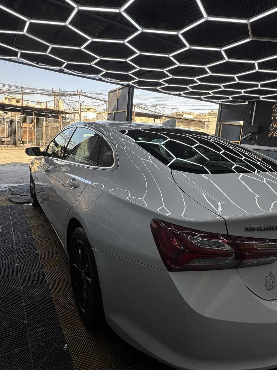 سلام عليكم
ماليبو 2020 lt للبيع

ماشيه 102 الف كيلو

حادثها موضح بالصور

حادث جدا خفيف والضرر فقط جاملغ وشبر من  باب السايق صبغ

محرك السياره 1500 تيربو

مواصفاتها 

تبريد قطعتين

كشن السايق كهرباء وكشنات الاماميه تدفئه 

بصمه بيبان

تشغيل عن بعد

قطعتين تبريد 

وبعد هي معروفه مواصفات الlt 

السياره كامله مكمله ع اخر حبايه ما ناقصها اي شي

صدر سياره امامي خلفي جديد

تخم تاير جديد

والسياره عليها بولش ونانو سيرامك حامي للخدوش

قطره بانزين عادي ما خاللها فقط محسن ودهن اصلي

السياره جدا نظيفه

مكان السياره بغداد حي القاهره

سعر السياره 

127$ وبيها مجال حك الجيه

***********
