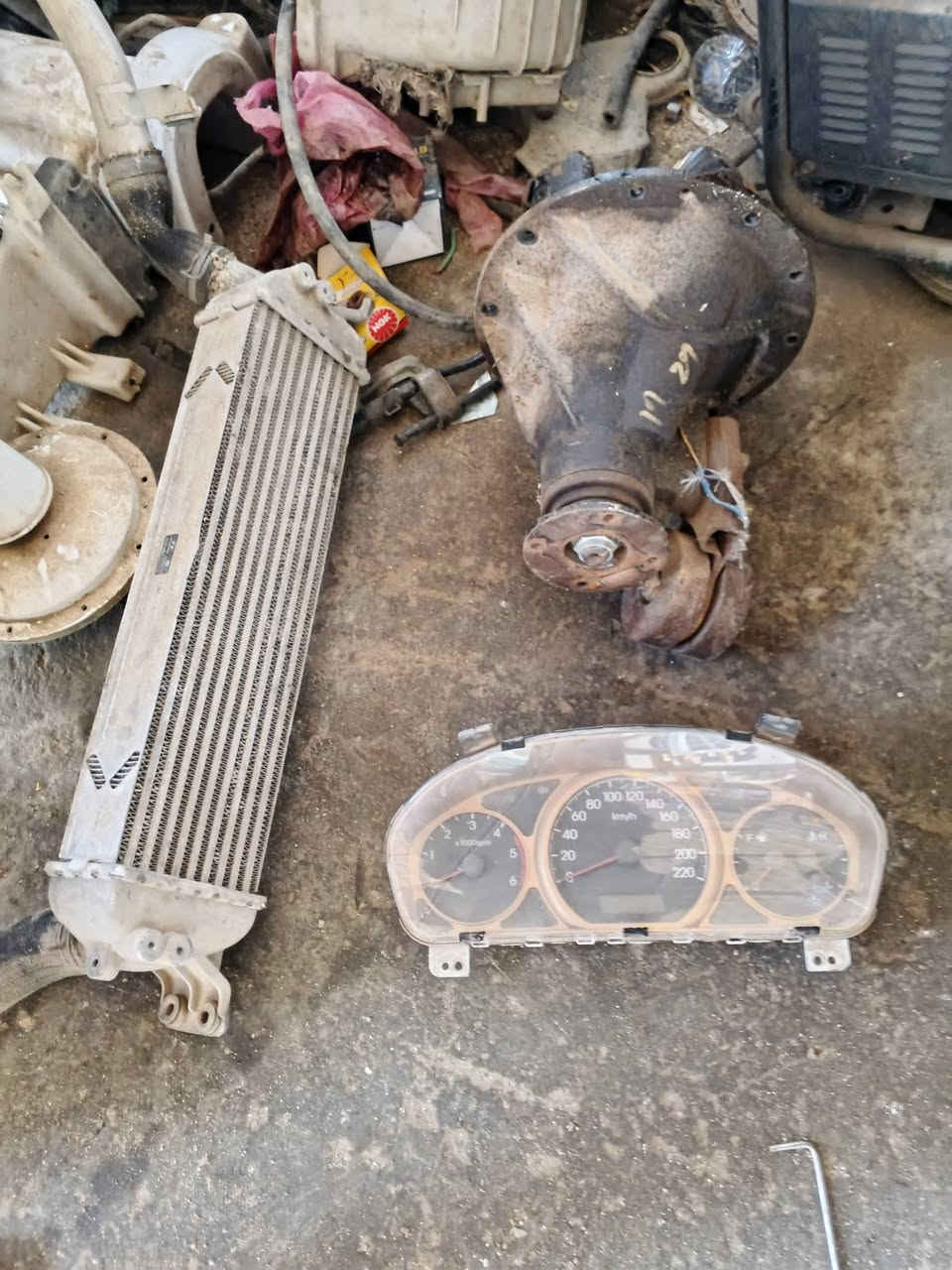 غراض استاركس لبيغ شفتات
ضفيره مفتوح سلف أو شاشه 
هاتف ***********
