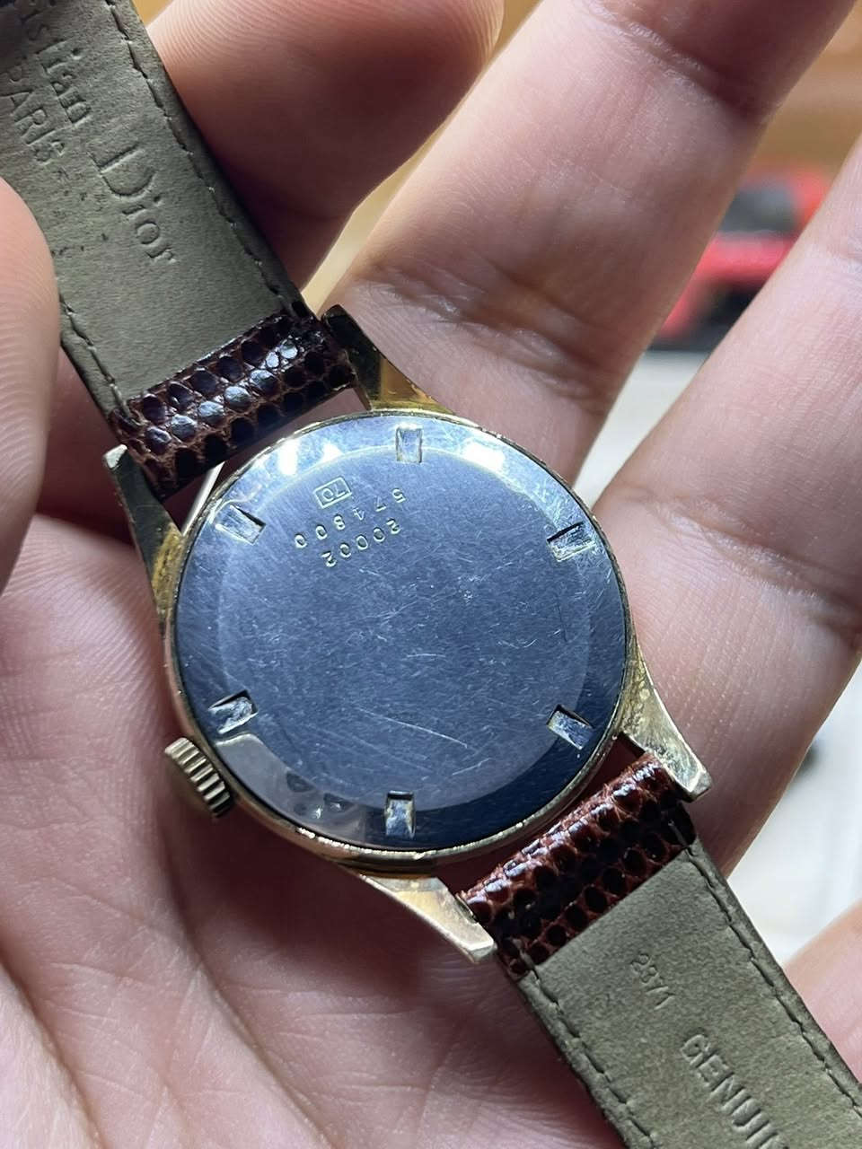 سلام عليكم
ساعة من بونتياك سويسري اصلي 
نصب تكويك 16 حجر
سنتر ثواني منفصل
تغليف ذهب 10 مايكرو 
قطر 31 و نص 
نظافة جداً ممتازة

السعر والحجز على الخاص فضلا وليس امراً
او على الواتساب ***********
