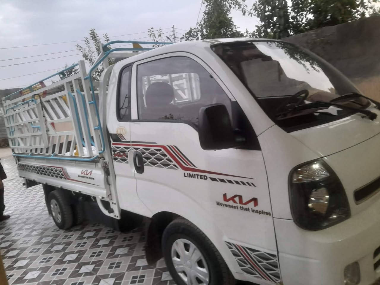 السلام عليكم ورحمة الله للبيع كيه حمل موديل 2016مكفوله رقم ديالئ تحويل مباشر السعر 115 المحجر مؤمن ضمن البيع الاتصال على الرقم ***********
