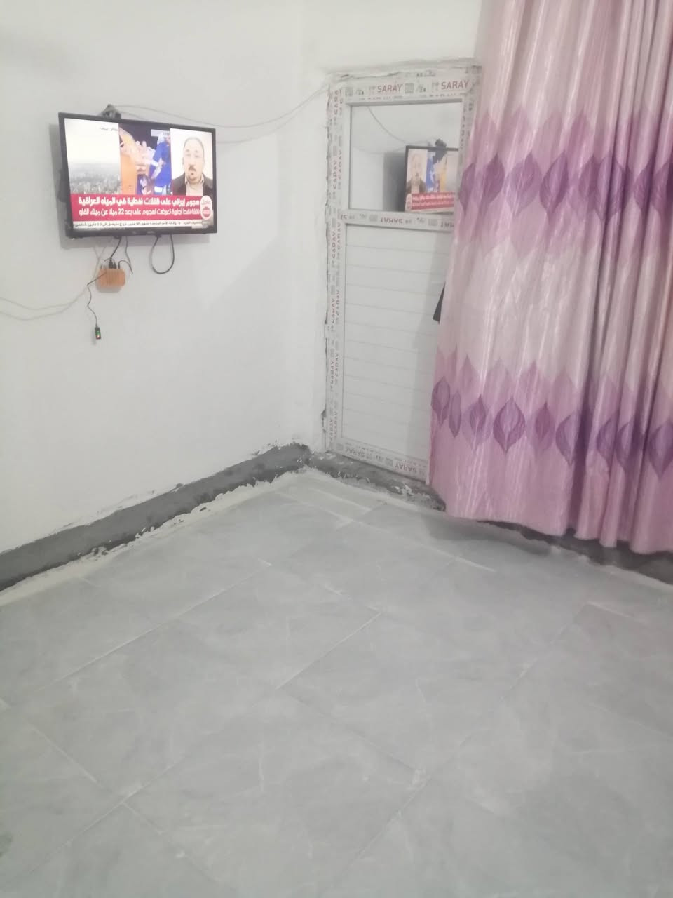 للبيع بيت مساحه ١٠٠ متر طابو زراعي مجمع الجوادين السكني منطقه سيد حبوب وكل الخدمات متوفره سند ٢٥ ومداور سهم بطابو شغل درجه اولى اساس كونكريت مكون غرفتين وصاله ومطبخ وصحيات وبراني ومناور وصحيات خارجيه وداخليه السعر ٢٤ مليون وبيه مجال للشراي كهرباء ماي شوارع مرتبه ضوئي اناره ليليه مولده ***********
