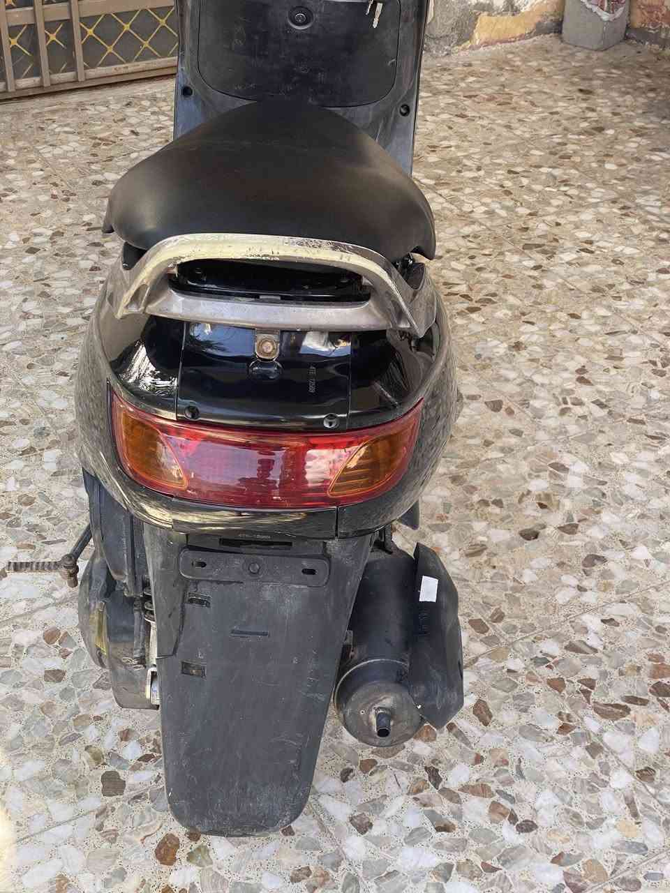 السلام عليكم ورحمة الله وبركاته 
دراجة فراشة جديدة محرك ناعم ومعدل خير من الله 
كهربائيات كلها شغالة سلف هندر كهربائيات 
كله رقم 1 
السعر 375 الف 
العنوان حلة - مركز ***********
