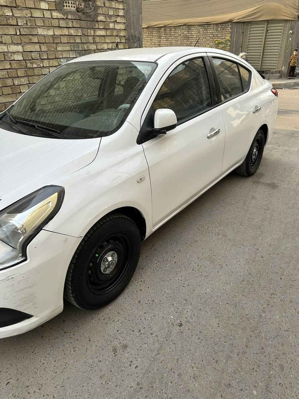 سلام عليكم نيسان سني هندي ابو البليته زركة موديل 2019 ماشيه 82سياره نظيف كلش سياره مال البيت جواه تخم تايرات صار سبوع من شديته  و صدر كامل هم صار سبوع من شديته يعني سياره جهازه من كلشي مكان سياره بغداد البلديات 
رقم ***********
سعر110بيه مجال
