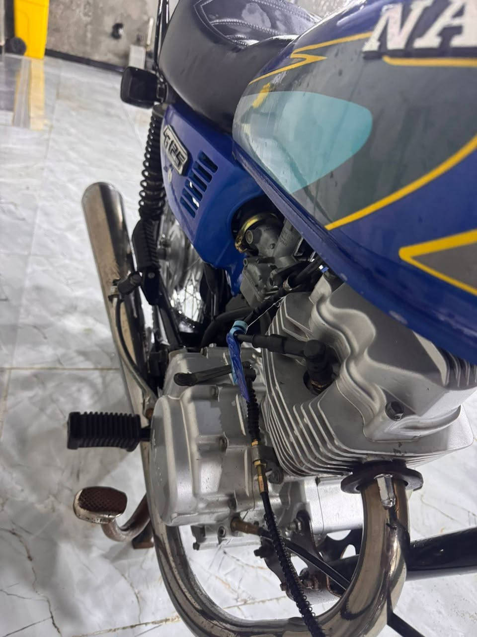 سلام عليكم دراجه يراني للبيع دراجه نضيفه وحلوه وجديده دراجه  اوراق       مديل    17 معمره 24
سعر مليون وبيهه مجال قليل مكاني بصره قضاع القرنه الشرش رقم لهاتف ***********
