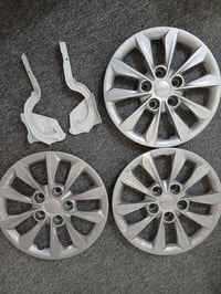 للبيع كبات عدد 3 شيال بنيد وفلينه اصليات موديل 24 07827010512