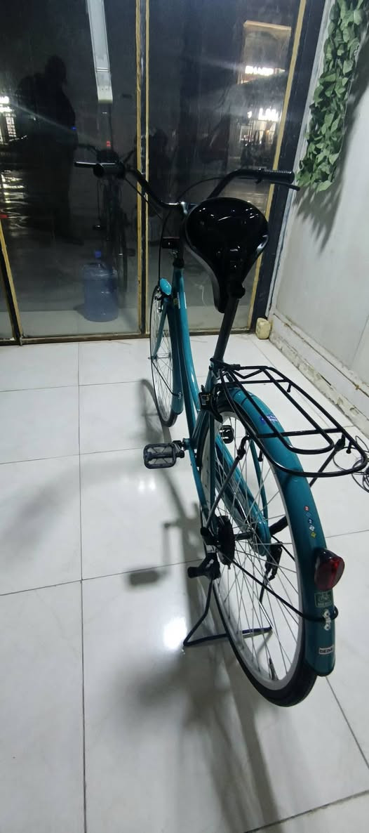 سلام عليكم باسلك للبيع نوعيه كلوف أحسن وارقى نوعيه حالين بل سوك مديل 22لون مميز لشراي خاص أو تصال ***********
