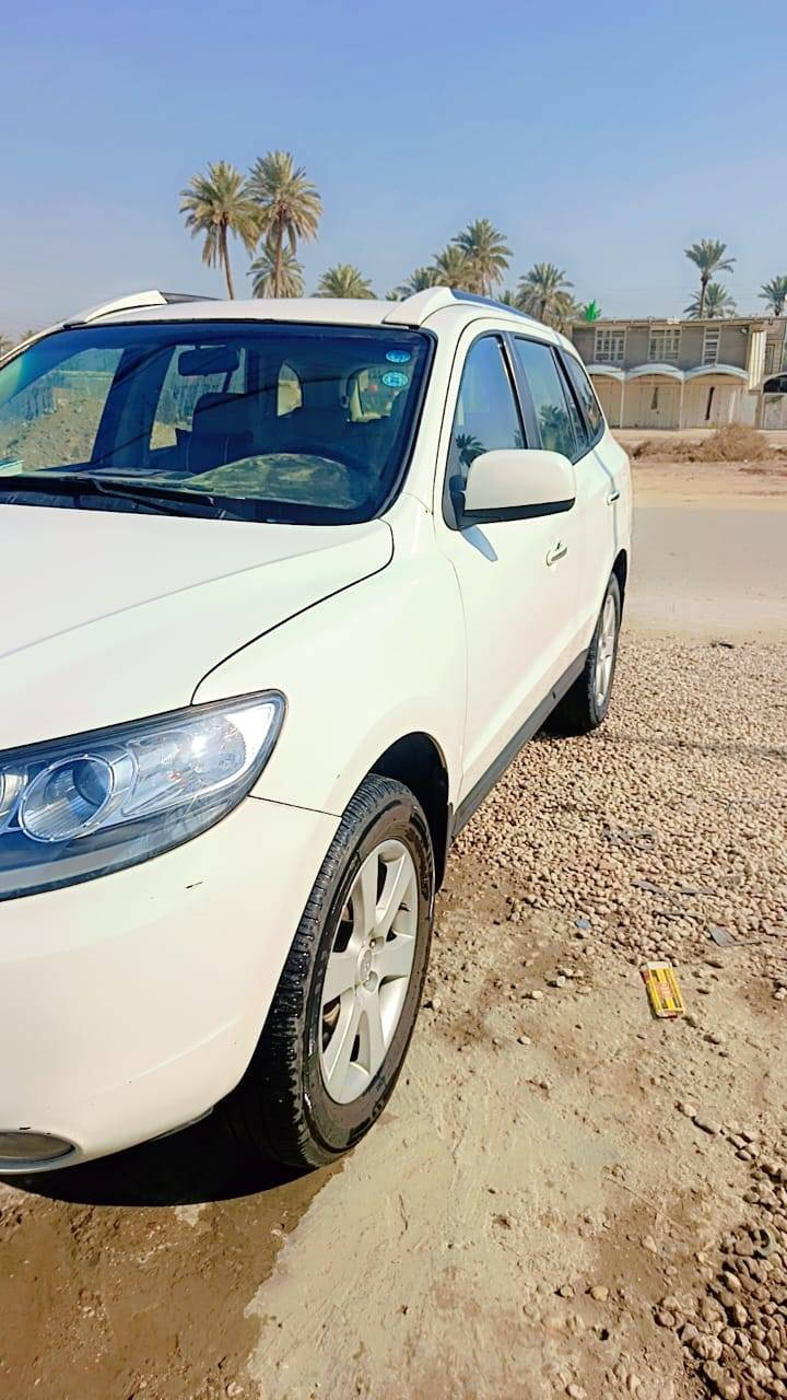 السلام عليكم ورحمه الله وبراكته من رخصت لادمن سياره سنتافيه موديل 2009 سياره خليجيه حادثه مثل ما موضح بل صور كير ومكينه خير من الله صدره حداديه تبريد 3 قطع سبعه راكب علما ان سعر 140 وليه مجال 
المكان كربلاء طويريج *********** 
علماء انا مكلف بل نشر انا مكلف بل نشر
