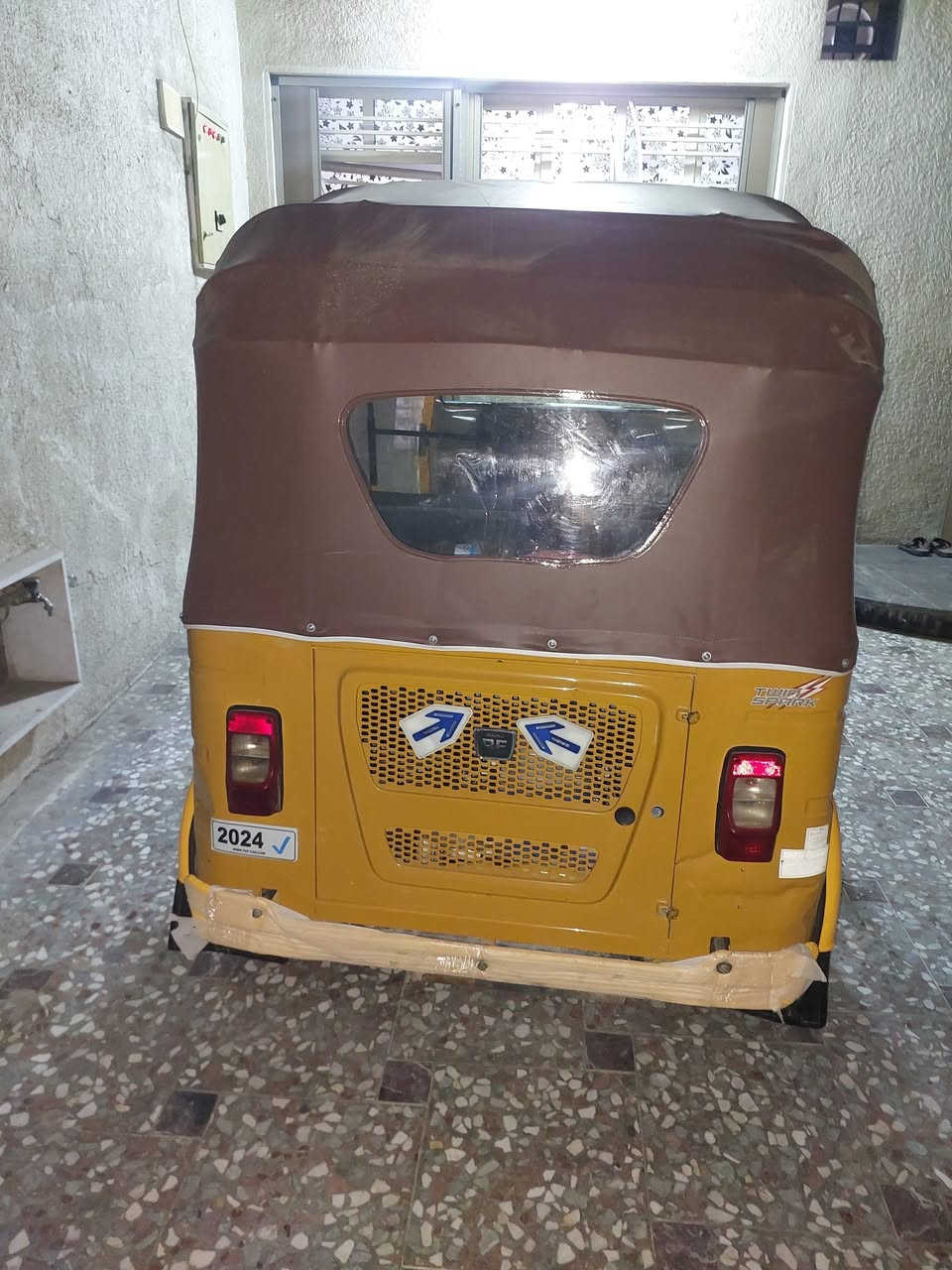 ألسـلام عليكم تكتك 2021 مرقم كامل بأسمي اي نقص مابيها ماعدا الكلج شوي تعبان وضربه ليوره خفيفه عل بارد ترجع المكان بغداد الحبيبيه رقم الهاتف ***********
