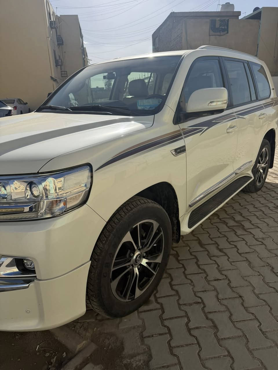 السلام عليكم
لاندكروز شركات فول مواصفات 
موديل 2021 
ماشيه 122 
رقم اربيل بسمي 
4 كامرات 
تشعيل عن بعد 
كشنين كهرباء 
صندوك كهرباء 
نفاخ هوه خلفي 
مكفوله سياره بيها بارد شي قليل بل جاملغ الخلفي 
السعر التصال ع رقم 
***********
