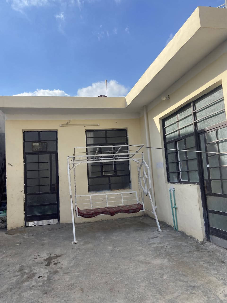 السلام عليكم
بيت مساحة 200 م  طابو صرف  
العنوان قرية الساده 
للتواصل  *********** يوجد واتساب
