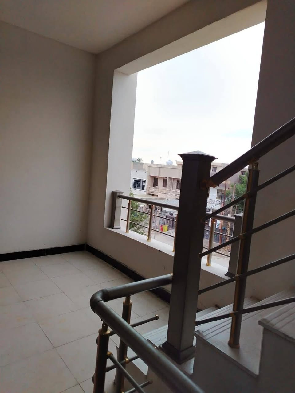 📢 للبيع بيت حديث 2025 في موقع مميز جداً 📢 بغداد - الدورة / شارع الجمعية - قرب افران سنابل شمسين - شارع عريض مقابيل الخط السريع
🏡 المساحة: 94 متر
📏 الواجهة: 6.25 م | النزال: 15 م
🚪 عدد الوحدات: 3 شقق سكنية مستقلّة

✨ تفاصيل البناء:
 • الطابق الأرضي: صالة واسعة + مطبخ + حمام + غرفتين نوم (إحداها ماستر).
 • الطابق الأول: صالة + مطبخ + حمام + غرفتين نوم (إحداها ماستر).
 • الطابق الثاني: نفس مواصفات الطابق الأول.
 • السطح: بيتونة + 3 سخانات (لكل شقة سخان خاص).

🌳 مميزات إضافية:
 • كل شقة لها سحب مولدة منفصل.
 • حديقة صغيرة أمامية.
 • درج خارجي مستقل.
 • شارع عريض جداً.
 • موقع استراتيجي مميز وسكن راقي.

🏠 البناء حديث (2025) بتصميم عصري وعملي.

📞 للاستفسار والتواصل: (***********)متوفر واتساب

#المهندس
#العراق
#بغداد
#الدورة
#الجمعية
#مجمعات
#شقق
#سكني
#عقارات
#متابعين
#تخفيضات
#السكنية
#دار
#دارللبيع
#سكن
#استثمار
مستشار الاستثمار
إشارة الأصدقاء
مركز تنمية الاستثمار و الاعمار العراقي
الدليل العقاري
عقارات زيونة  شارع فلسطين ملك العقارات الاستثمارية
مجد عادل - Majd adil
عقارات الكرادة الاصلي والرسمي(القديم)
دليل عقارات الزعفرانية
وسيط عقارى في اربيل،بغداد
اتحاد الشركات الدولي I C U
عقارات بغداد الدوره
الدورة الهيبة
بناة العراق
عيون الدورة
بغداد الدورة
مدينة بدور بغداد السكنية
علان مجمعات سكنية في بغداد
