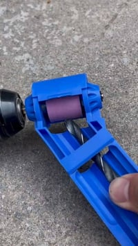 مبراة ريش محمولة • ٢ـ١٢٫٥مم • تركب على المثقاب