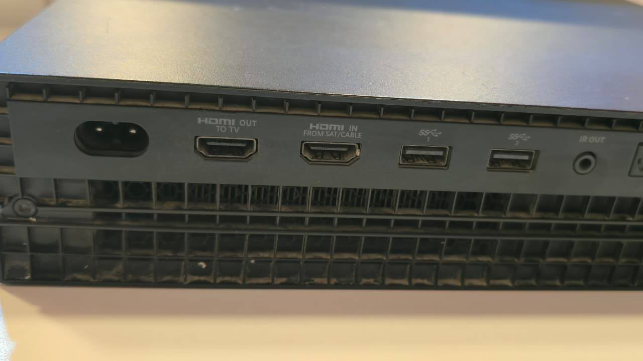 اكس بوكس وان اكس
واحد تيرا 1000g
جوستك وحدة
بدون كيبل طاقة و HDMI
عدسة القرص ما تشتغل

جهاز نضيف و ما مفتوح و استيكرات موجودة

السعر 200 الف و بيه مجال ***********
