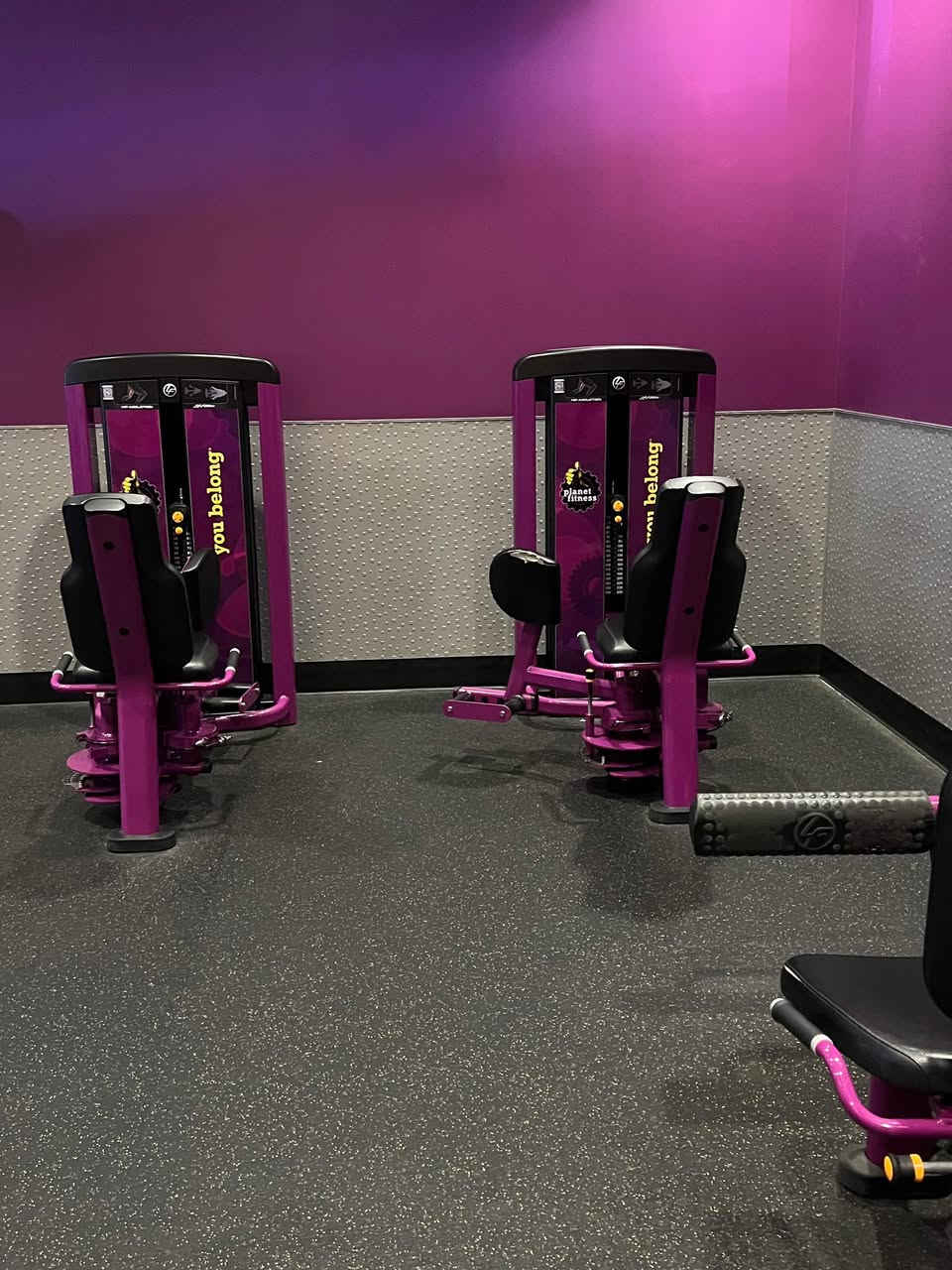 Life Fitness Insignia Strength Circuit 24pcs: $21,000
1.  Life Fitness Insignia Seated Leg Press

2.  Life Fitness Insignia Seated Leg Curl

3.  Life Fitness Insignia Leg Extension

4.  Life Fitness Insignia Glute

5.  Life Fitness Insignia Abductor 

6.  Life Fitness Insignia Adductor 

7.  Life Fitness Insignia Calf Extension 

8.  Life Fitness Insignia Torso Rotation

9.  Life Fitness Insignia Pec Fly/Rear Deltoid

10.  Life Fitness Insignia Chest Press

11.  Life Fitness Insignia Lat Pull Down

12.  Life Fitness Insignia Row

13.  Life Fitness Insignia Shoulder Press

14.  Life Fitness Insignia Ab Crunch 

15.  Life Fitness Insignia Back Extension

16.  Life Fitness Insignia Bicep Curl

17.  Life Fitness Insignia Tricep Press

18.  Life Fitness Pro2 Chin/Dip Assist

19.  Life Fitness Pro2 Bicep Curl

20.  Life Fitness Pro2 Tricep Extension

21.  Life Fitness Pro2 Ab Crunch 

22.  Cybex Prestige Ab Crunch 

23.  Hammer Strength Smith Machine 

24.  Hammer Strength Smith Machine


**إذا كنت صاحب هذا الإعلان وتريد حذفه لأي سبب، رجاءا أرسل رسالة إلى الدعم الفني**