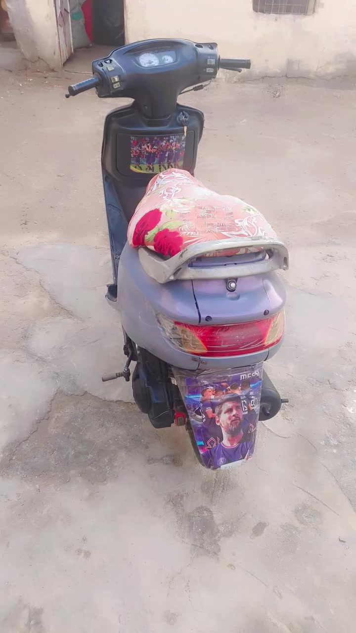 السلام عليكم دراجة فراش البيع شغالة سلف وا هندر الكهربات كلهه شغاله مفتوحة مرة واحدة فقط السعر 450وبيهة مجال المكان قضاء الدير ناحية الشافي لرقم بي واتساب ***********
