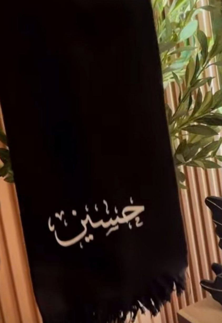 توفر سكارف رجالي طباعة 4 الوان/ اسود نيلي احمر ماروني

مو بس وشاح… هذا وعد وعمر
ذكرى تحضن ذكرى، 

لفّته على روحي قبل لا يكون عالكَتف
وصار الاسم بيه نبض، وصار القلب يعترف

إذا هبّت رياح الفقد ما يطيح
يبقى الوشاح شاهد… والحب ما يضيع

توفر طباعة الاسم حسب الطلب 😍 
وشاح ميكاسا 

تثبيت الحجز يكون بعربون 5 د رصيد اسيا ‼️

السعر ٢٥ الف مع الطباعة ✨😍

توصيل جميع المحافظات ٤الاف


**إذا كنت صاحب هذا الإعلان وتريد حذفه لأي سبب، رجاءا أرسل رسالة إلى الدعم الفني**