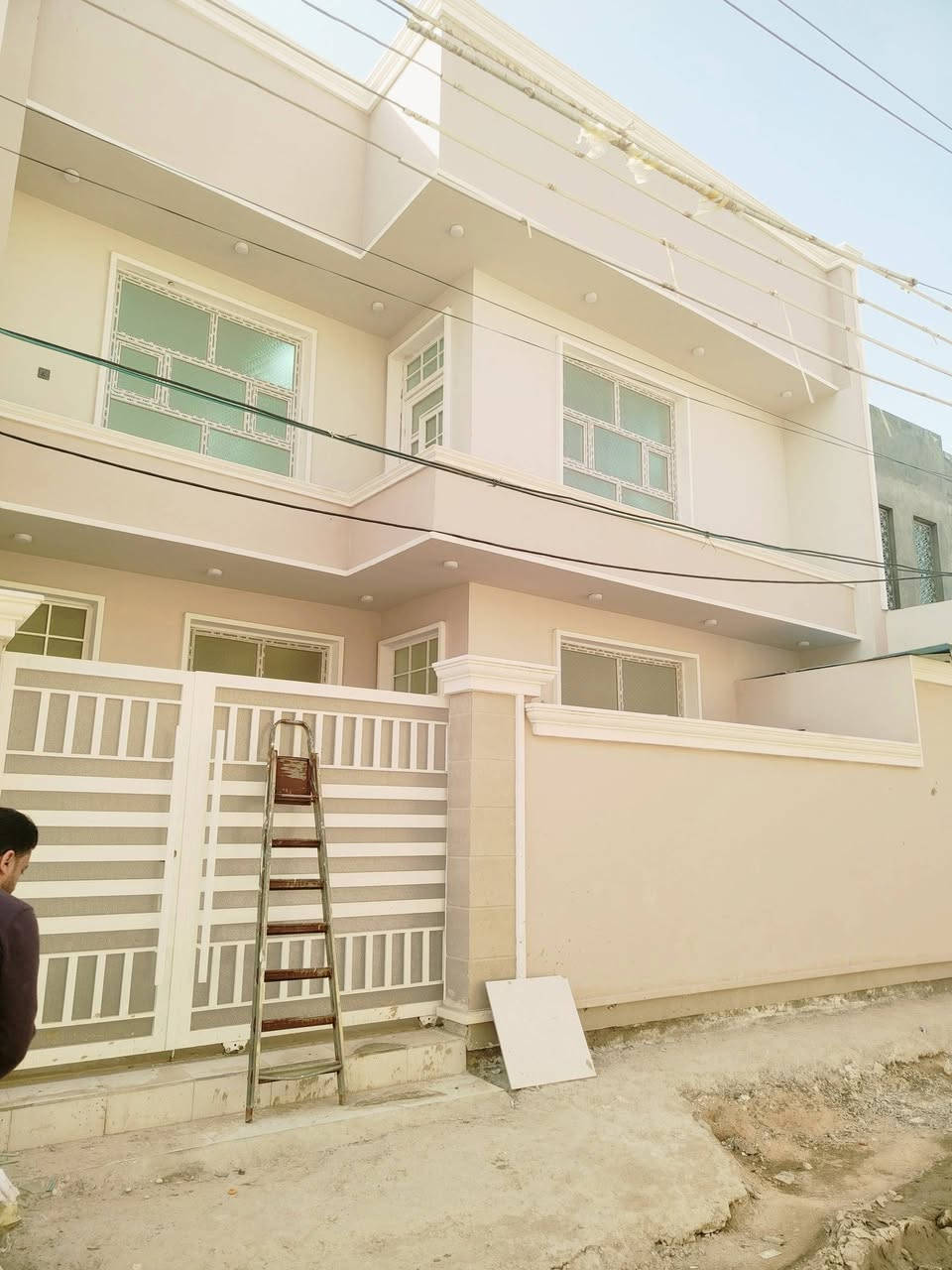 🏠 / دار للبيع مساحه 150 م طابو زراعي سند 
10 واجهه  م / نزال 15 م 

🧱 بناء حديث درجه أولى

الطابق الاول/ مطبخ . أستقبال . هول . غرفتين نوم. مجمع صيحات 

الطابق الثاني/ غرفتين . هول . مجمع صحيات 

🌎 الموقع / شارع 80 مال كربلاء 
      ( مجاور بانزيخانه اضواء بابل ( باب الخروج … عرض الشارع رايسي ٣٠ م  والفرعي 10م)        

للأستفسار أكثر مراجعة مكتب المسار 

***********
